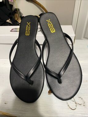 X2B black summer flip flop sandals shoes size 7.5